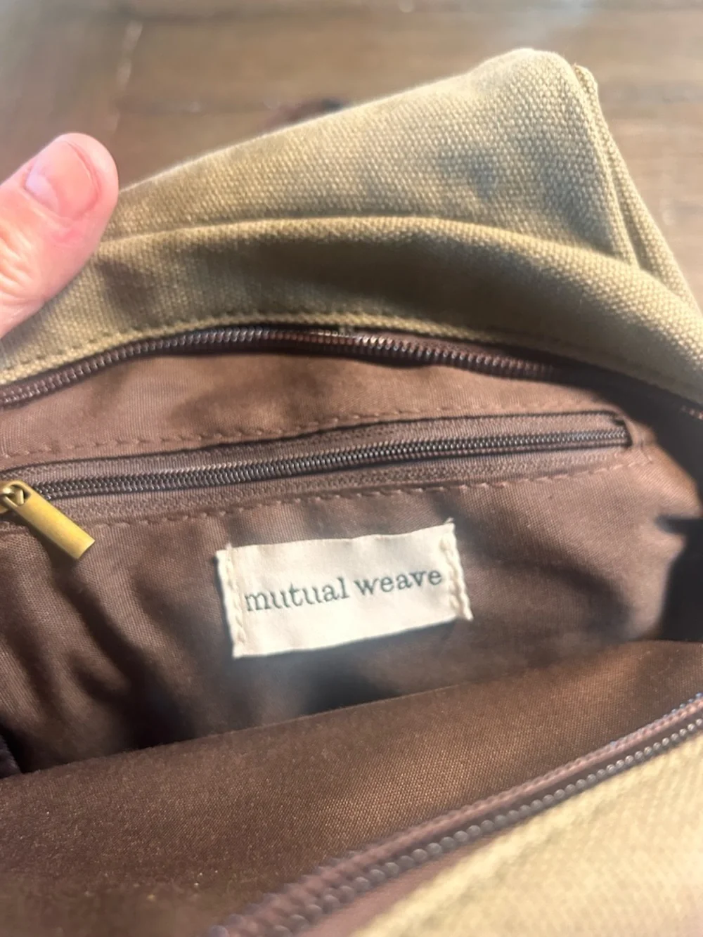 Mutual weave sling bag